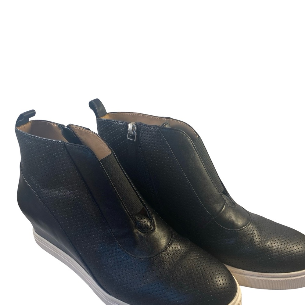Linea Paolo Black Low Wedge Sneakers Size 7M